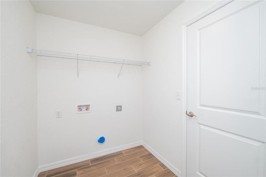 Spacious, unfurnished interior of a new home in , Sebring (Image 12).