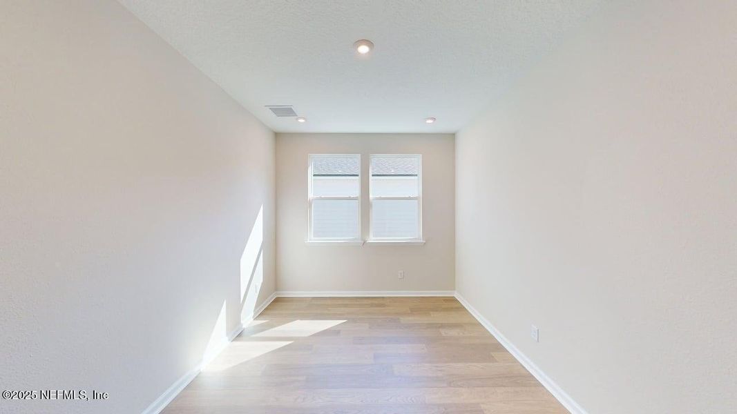 Spacious, unfurnished interior of a new home in Lakes at Bella Lago, Green Cove Springs (Image 10).