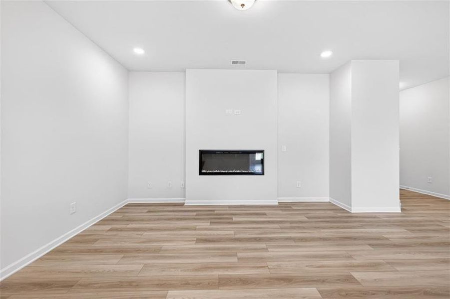 Spacious, unfurnished interior of a new home in Jameson Towns, Villa Rica (Image 13).