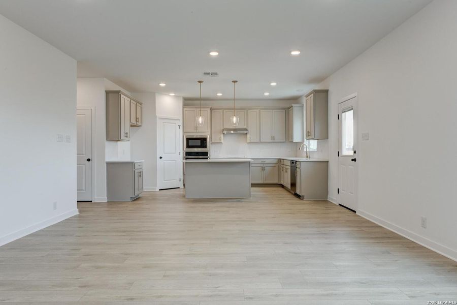 Spacious, unfurnished interior of a new home in Saddlebrook Ranch, Schertz (Image 19).