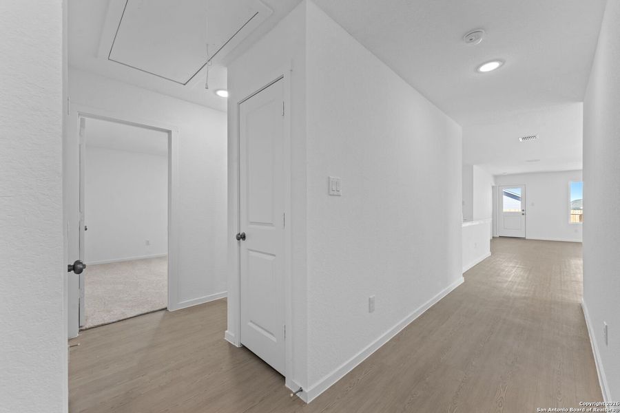 Spacious, unfurnished interior of a new home in Friendship Oaks, Fredericksburg (Image 13).