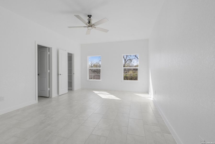 Spacious, unfurnished interior of a new home in , Jourdanton (Image 9).