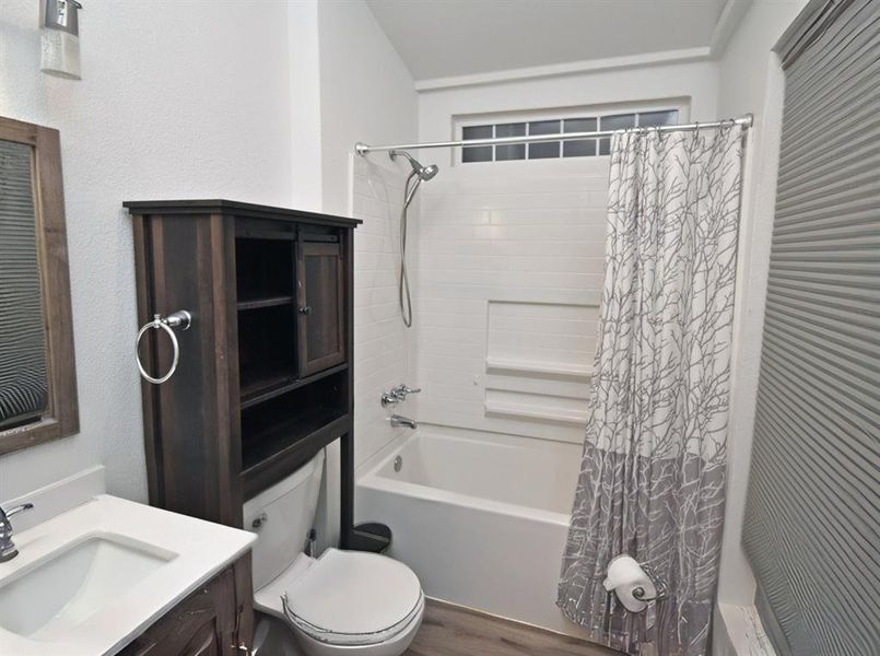 Furnished interior view inside a new home in , Yantis (Image 3).