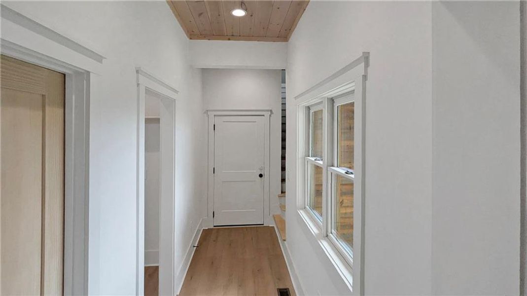 Spacious, unfurnished interior of a new home in , Jasper (Image 10).