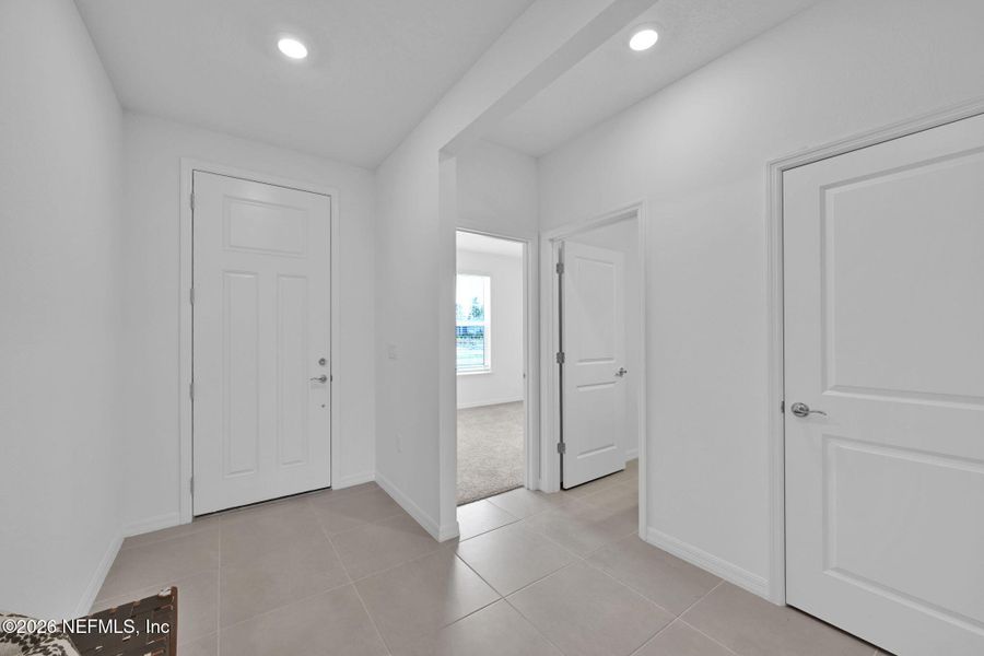 Spacious, unfurnished interior of a new home in Hyland Trail, Green Cove Springs (Image 21).