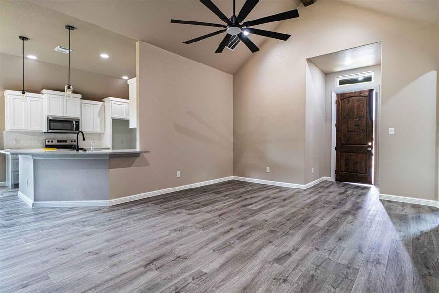 Spacious, unfurnished interior of a new home in , Granbury (Image 19). Spacious, unfurnished interior of a new home in , Granbury (Image 19).