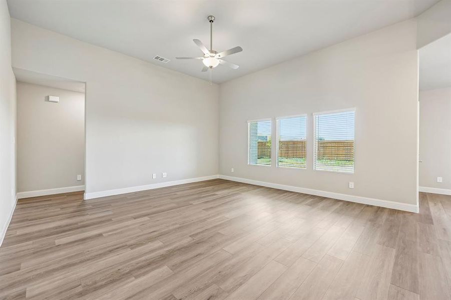 Spacious, unfurnished interior of a new home in Lakehaven - Premier Series, Farmersville (Image 33).