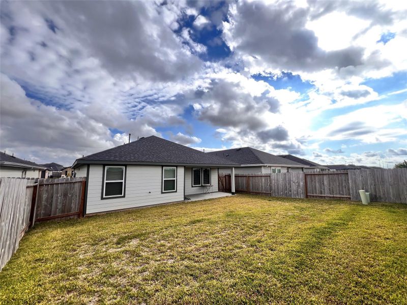 Exterior details and patio area of a home in Tamarron, Fulshear (Image 16).