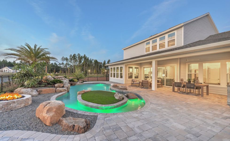 Exterior details and patio area of a home in Middlebourne, St. Johns (Image 26).
