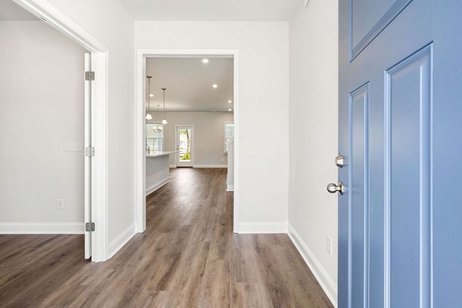 Spacious, unfurnished interior of a new home in Waterways, Richmond Hill (Image 21).