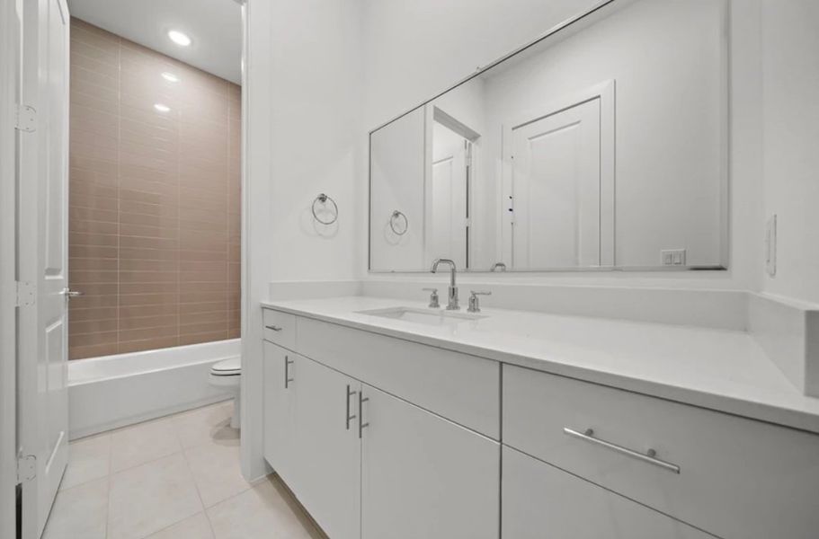 Representative furnished interior of a home built from the The Amy by Riverway Homes in Sherwood Oak Gardens, Houston (Image 5). Representative furnished interior of a home built from the The Amy by Riverway Homes in Sherwood Oak Gardens, Houston (Image 5).