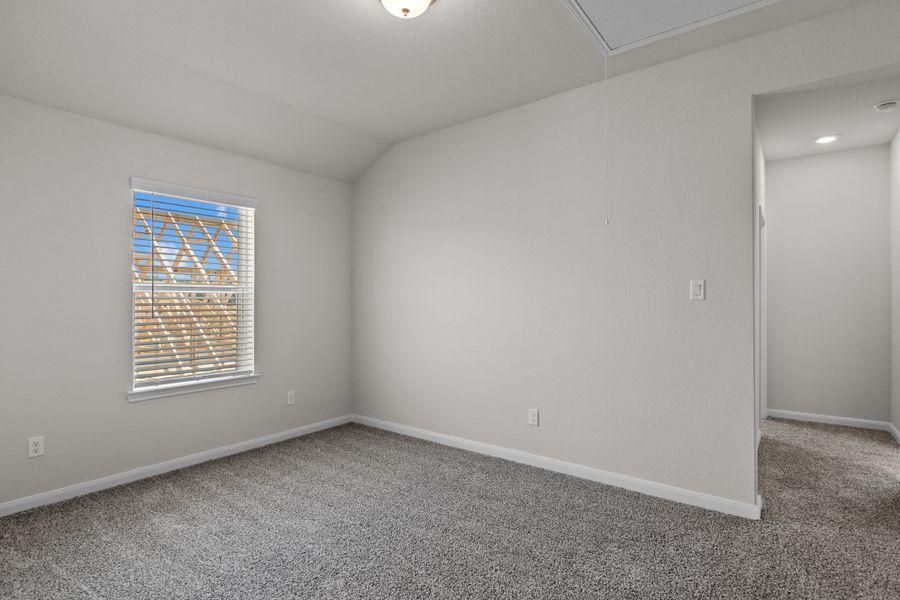 Spacious, unfurnished interior of a new home in Veranda: Classic, San Antonio (Image 11).