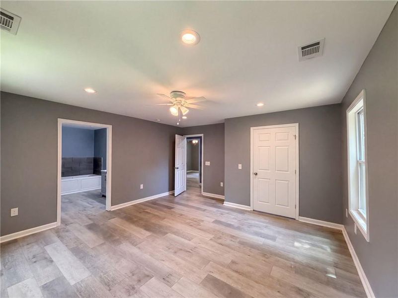 Spacious, unfurnished interior of a new home in , Carrollton (Image 18).