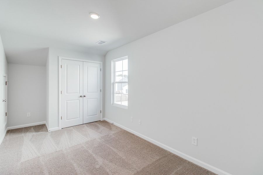 Spacious, unfurnished interior of a new home in Bluefield, Lexington (Image 23).