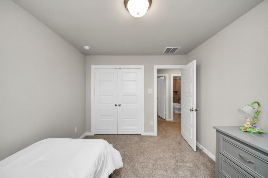 Spacious, unfurnished interior of a new home in Heights of Barbers Hill, Baytown (Image 20).