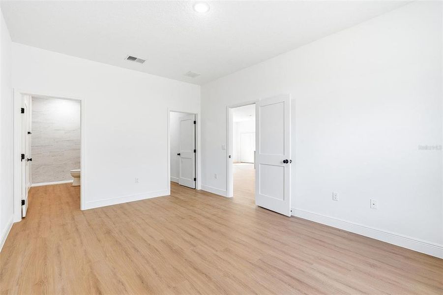 Spacious, unfurnished interior of a new home in , Ocala (Image 22).