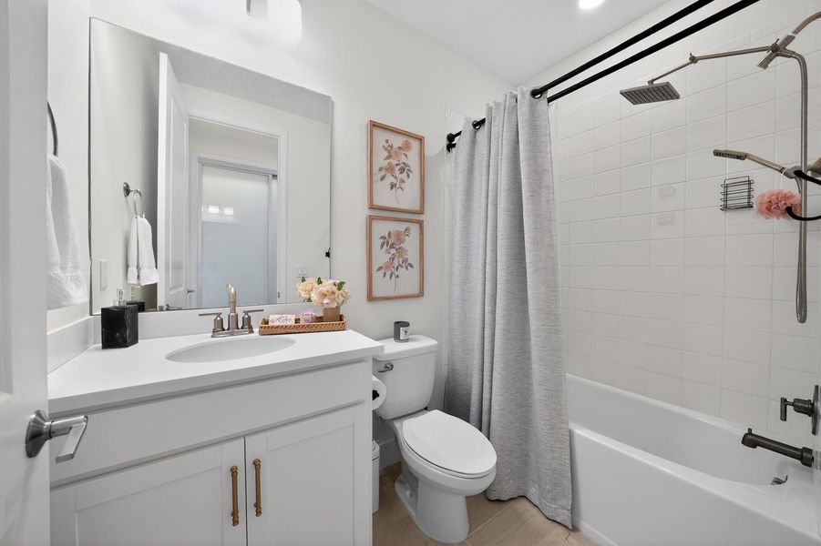 49_11870_SW_Macelli_Wy-Bathroom-0710