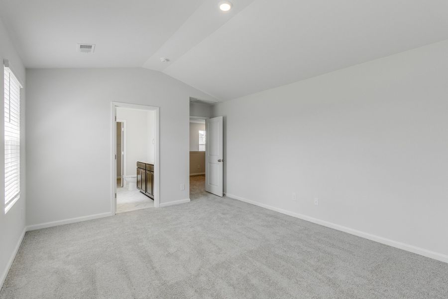 Spacious, unfurnished interior of a new home in Ellington, Elgin (Image 25).