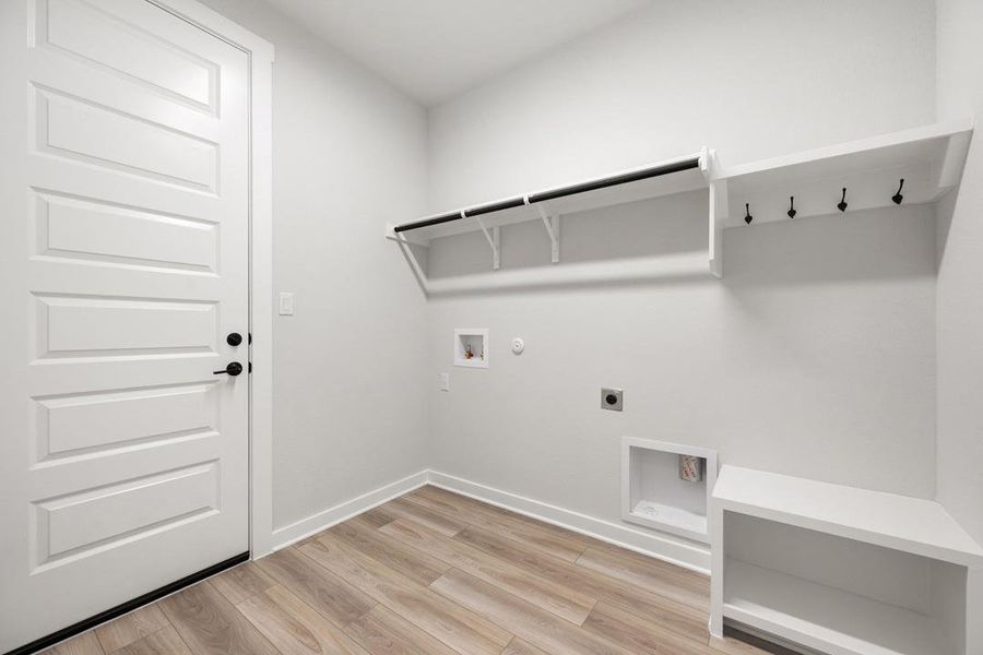 Spacious, unfurnished interior of a new home in Lagos Reserve, Manor (Image 12).