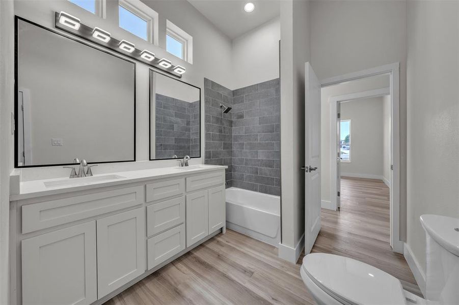 Furnished interior view inside a new home in , Rio Vista (Image 11).