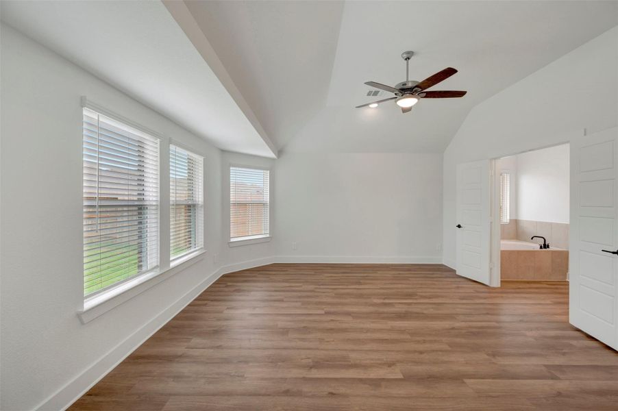 Spacious, unfurnished interior of a new home in Sorella, Tomball (Image 37).