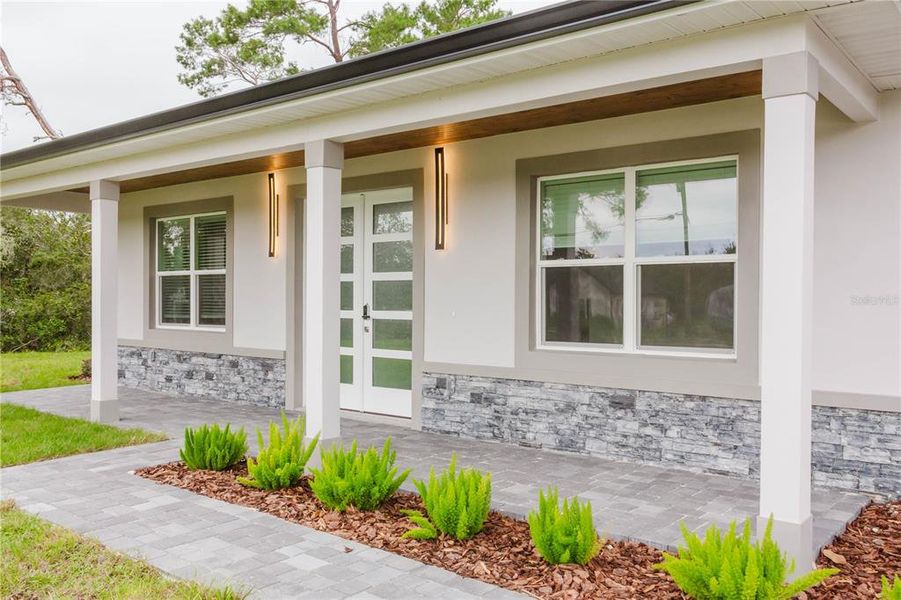 Exterior details and patio area of a home in , Eustis (Image 28).
