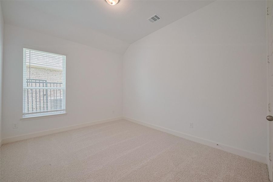 Spacious, unfurnished interior of a new home in Lago Mar, Texas City (Image 38).