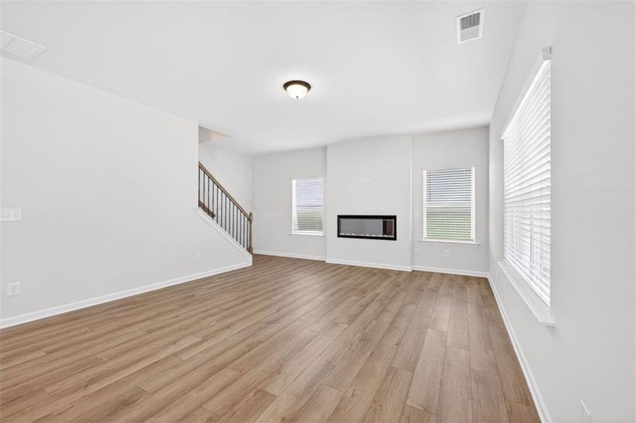 Spacious, unfurnished interior of a new home in Oakmont, Dallas (Image 18).