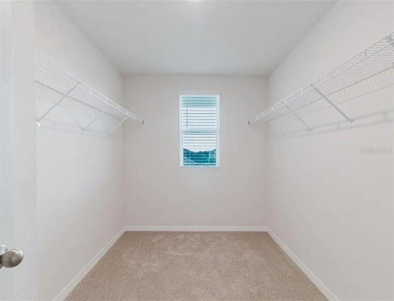 Spacious, unfurnished interior of a new home in Silverstone North, Palmetto (Image 12).