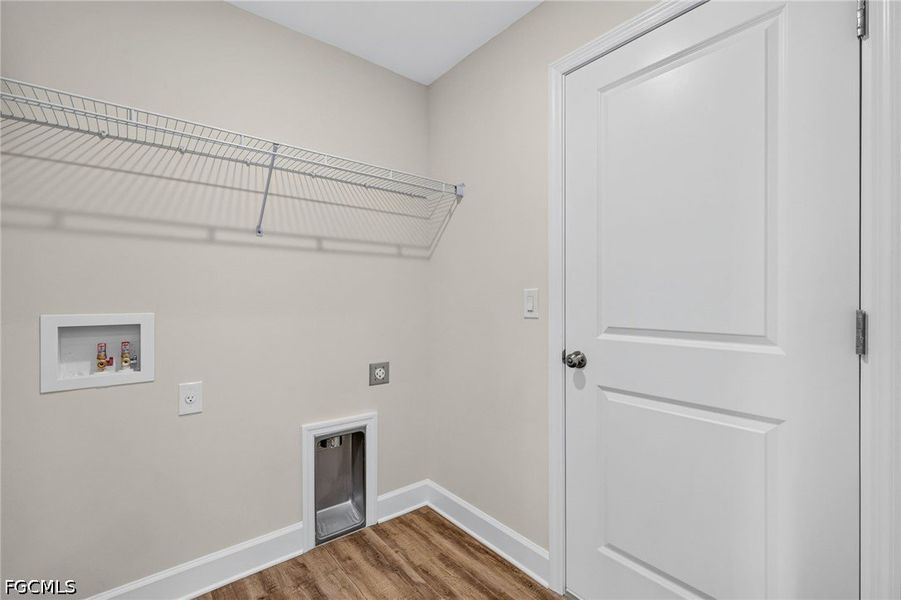 Spacious, unfurnished interior of a new home in Cape Coral, Cape Coral (Image 27).