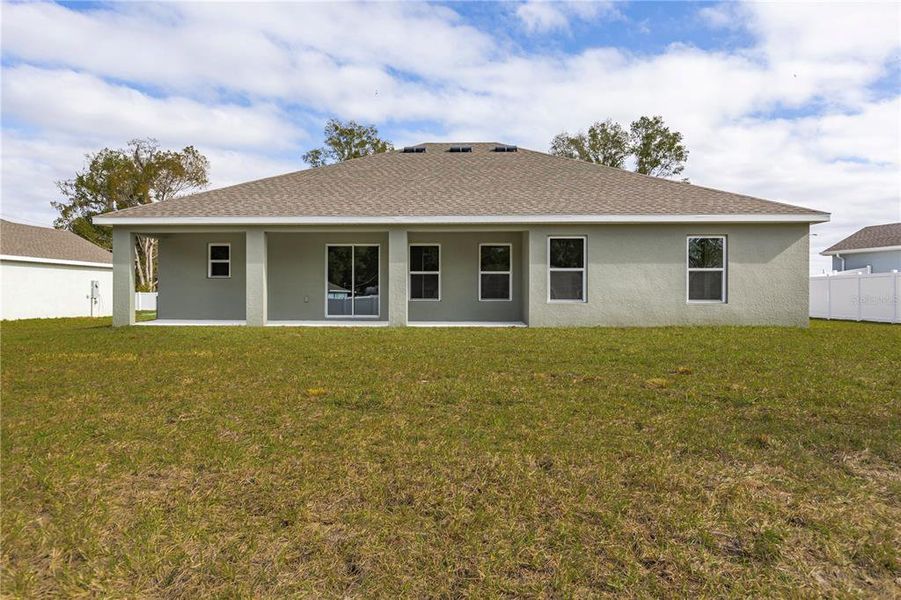 Exterior details and patio area of a home in Sable Run, Ocala (Image 4).