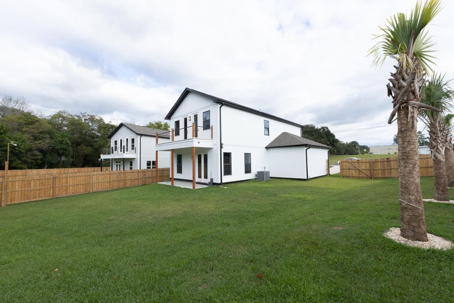Exterior details and patio area of a home in , North Charleston (Image 4).
