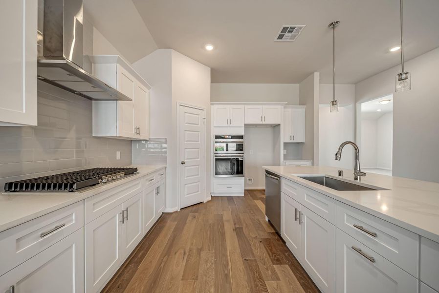 Love this island Kitchen!