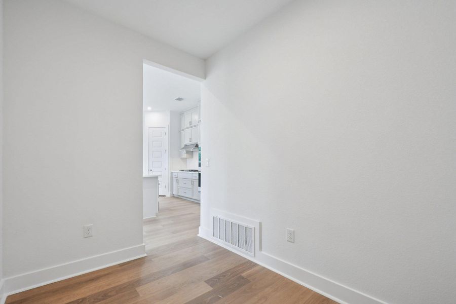 Spacious, unfurnished interior of a new home in Persimmon, Buda (Image 21). Spacious, unfurnished interior of a new home in Persimmon, Buda (Image 21).