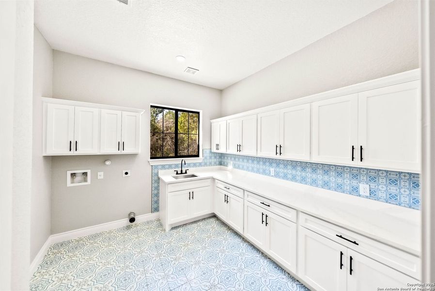 Furnished interior view inside a new home in , New Braunfels (Image 5).