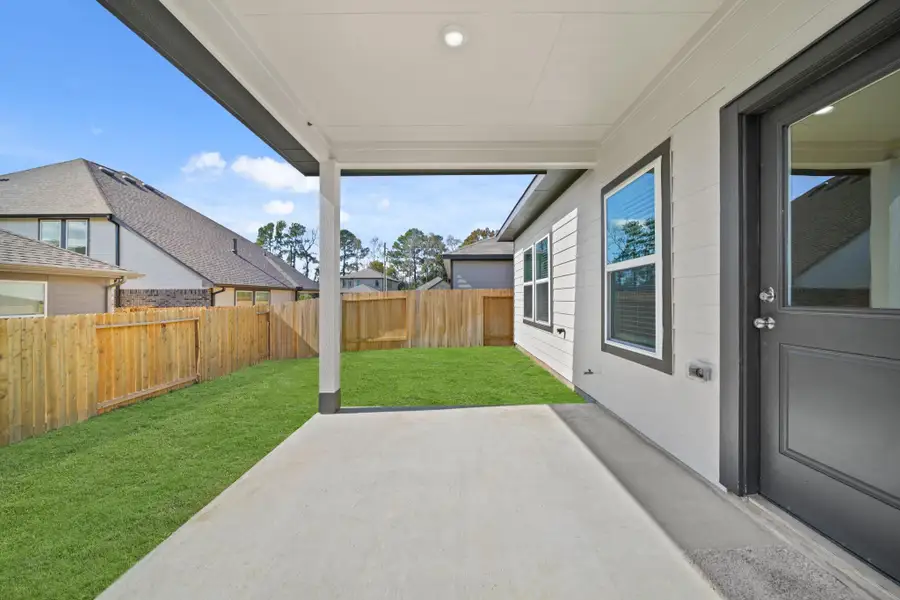 Exterior details and patio area of a home in Lexington Heights, Willis (Image 4).
