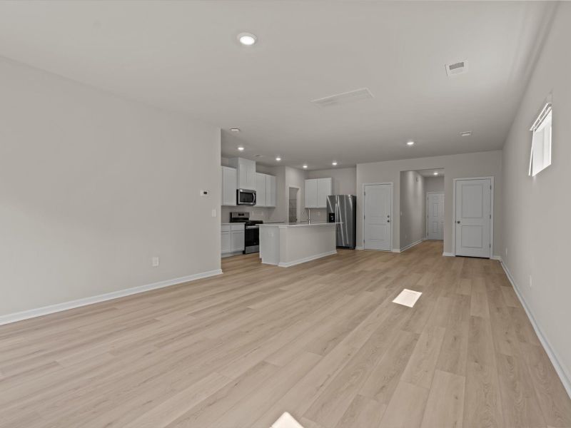 Spacious, unfurnished interior of a new home in Village at White Pine, Pendleton (Image 12).