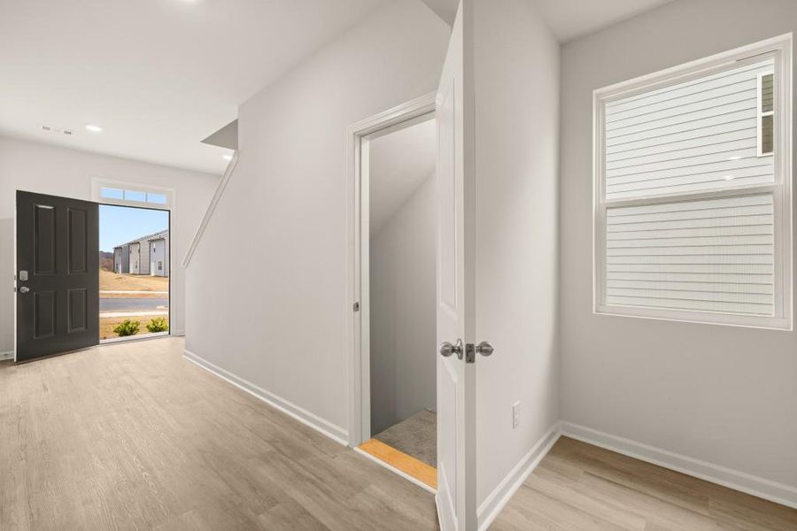 Spacious, unfurnished interior of a new home in Pointe Park, Union City (Image 10).