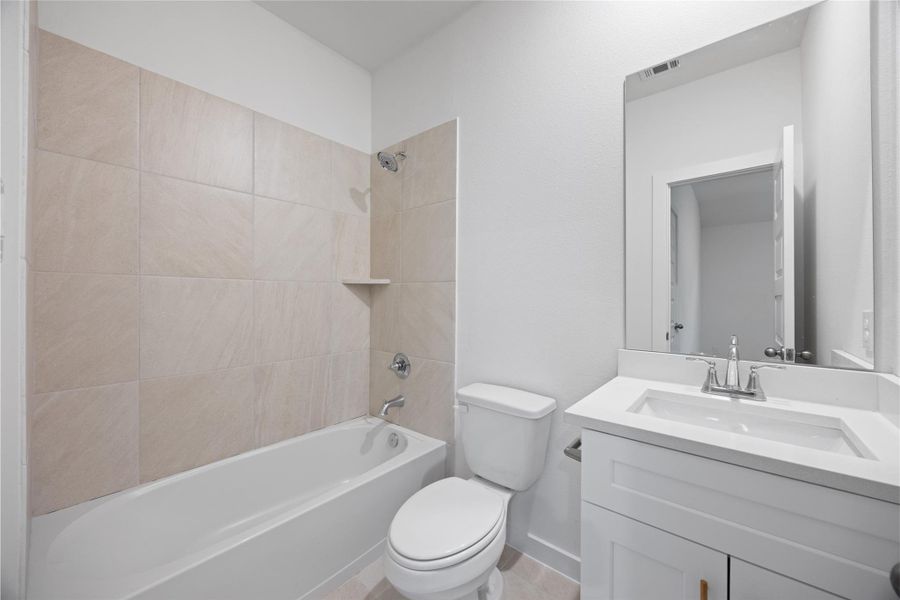 Image 26 of a home in Glendale Lakes.