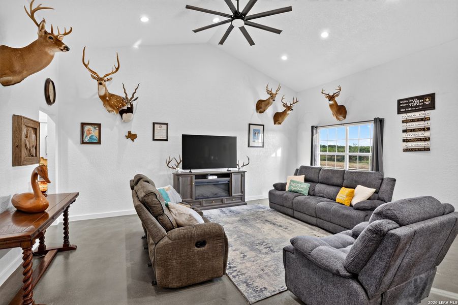 Furnished interior view inside a new home in , Kenedy (Image 28).