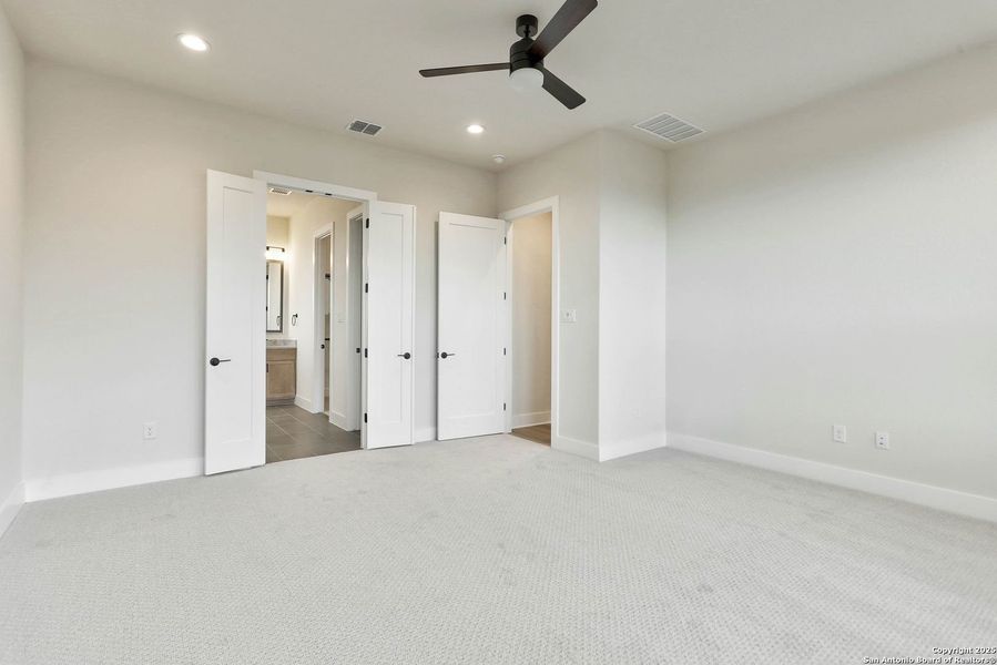 Spacious, unfurnished interior of a new home in Legacy at Lake Dunlap, New Braunfels (Image 31). Spacious, unfurnished interior of a new home in Legacy at Lake Dunlap, New Braunfels (Image 31).