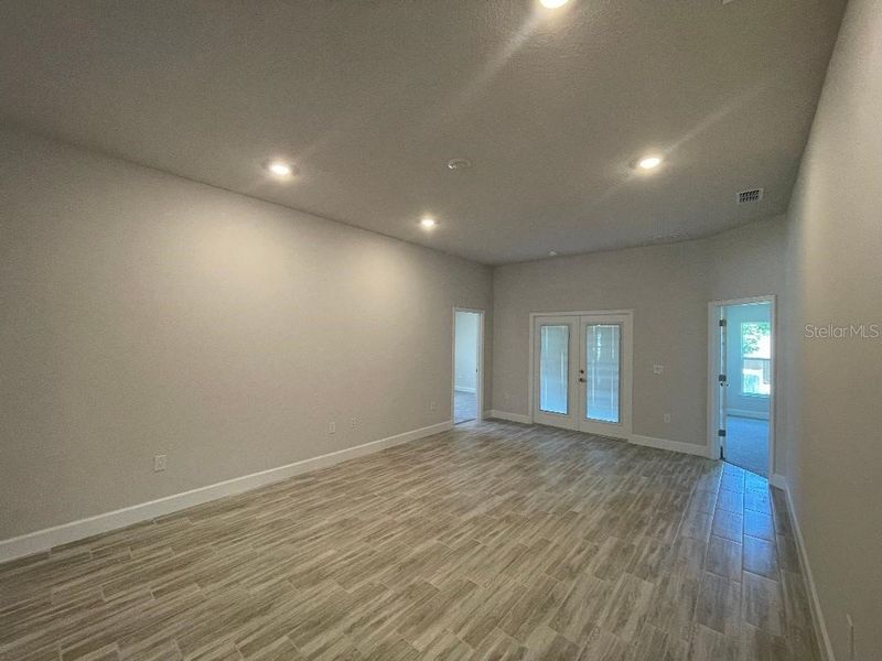 Spacious, unfurnished interior of a new home in Abbey Glen, Dade City (Image 13).