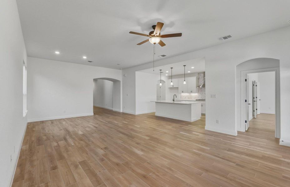 Spacious, unfurnished interior of a new home in Saddleback at Santa Rita Ranch, Liberty Hill (Image 19).
