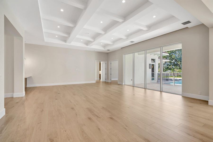 12' Ceilings 12' Ceilings