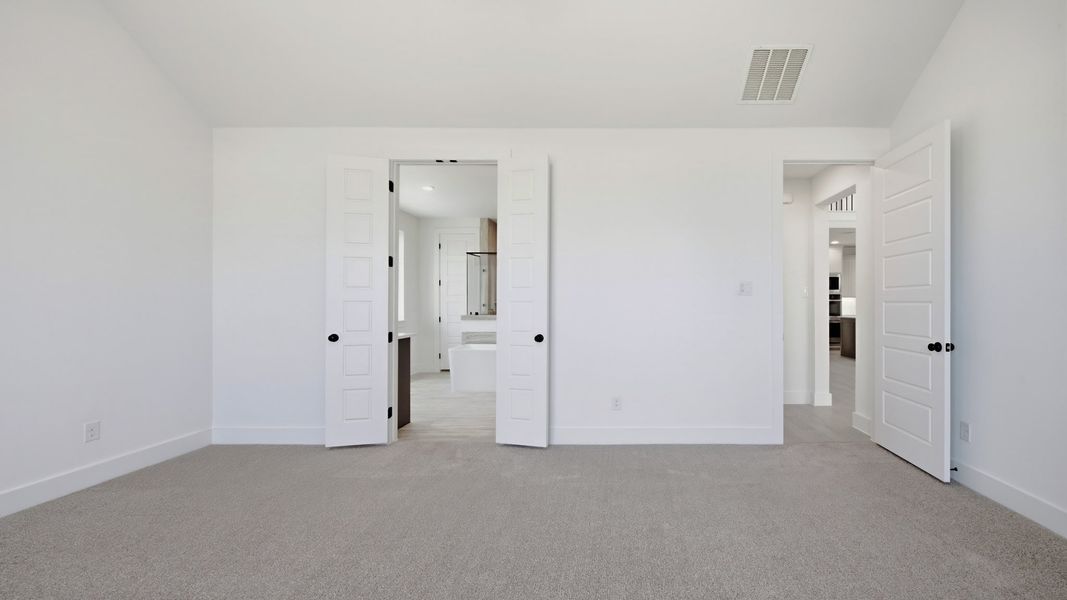 Spacious, unfurnished interior of a new home in Trinity Falls, McKinney (Image 16). Spacious, unfurnished interior of a new home in Trinity Falls, McKinney (Image 16).