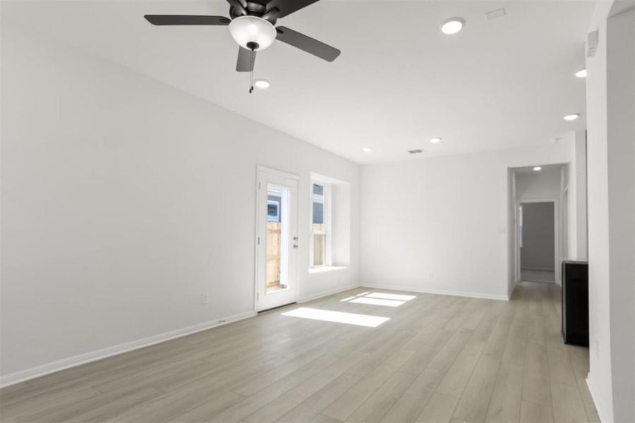 Spacious, unfurnished interior of a new home in Trace, San Marcos (Image 23).