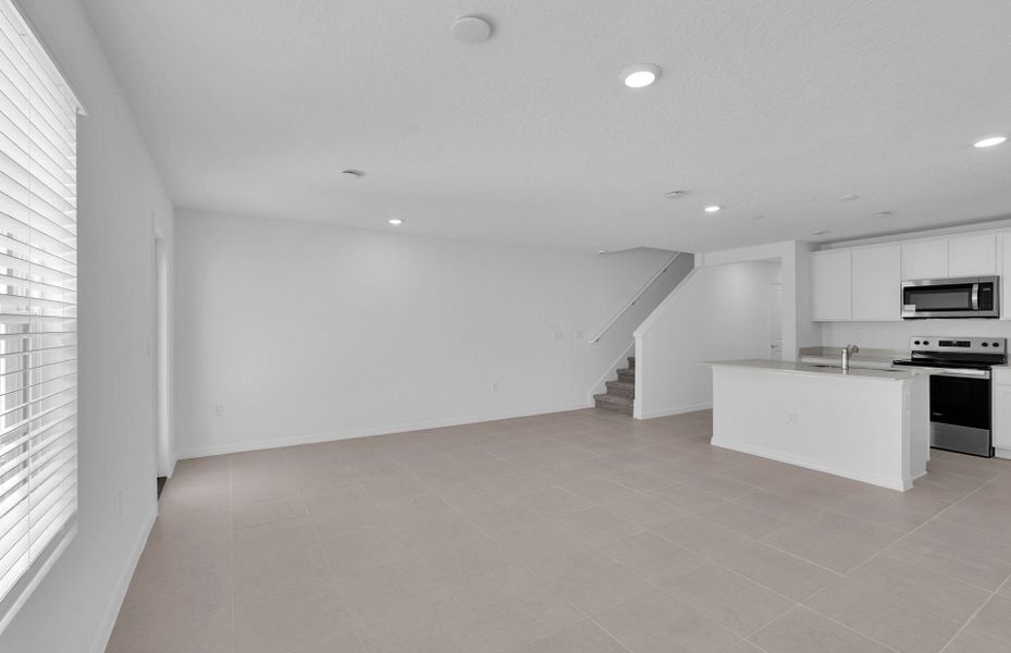 Spacious, unfurnished interior of a new home in Normandy Pines, Jacksonville (Image 16).