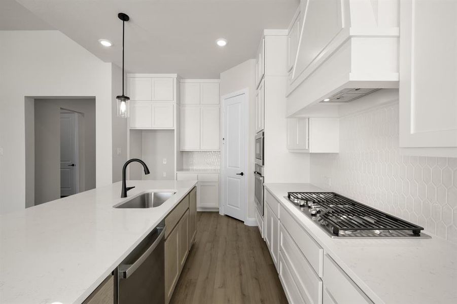 16957 Leatherflower- Kitchen-3