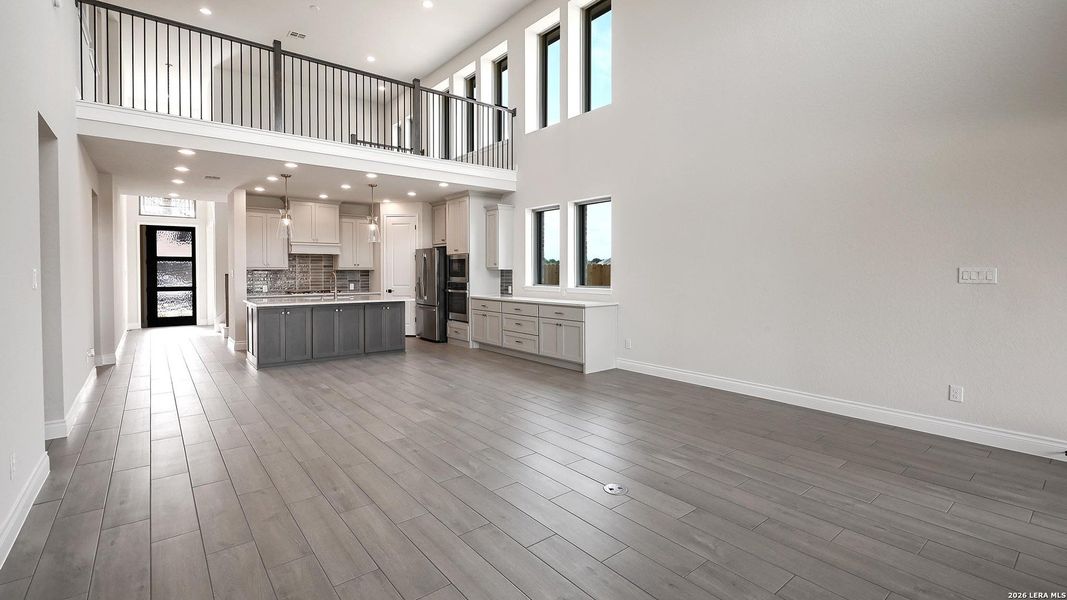 Spacious, unfurnished interior of a new home in Legacy at Lake Dunlap, New Braunfels (Image 16).