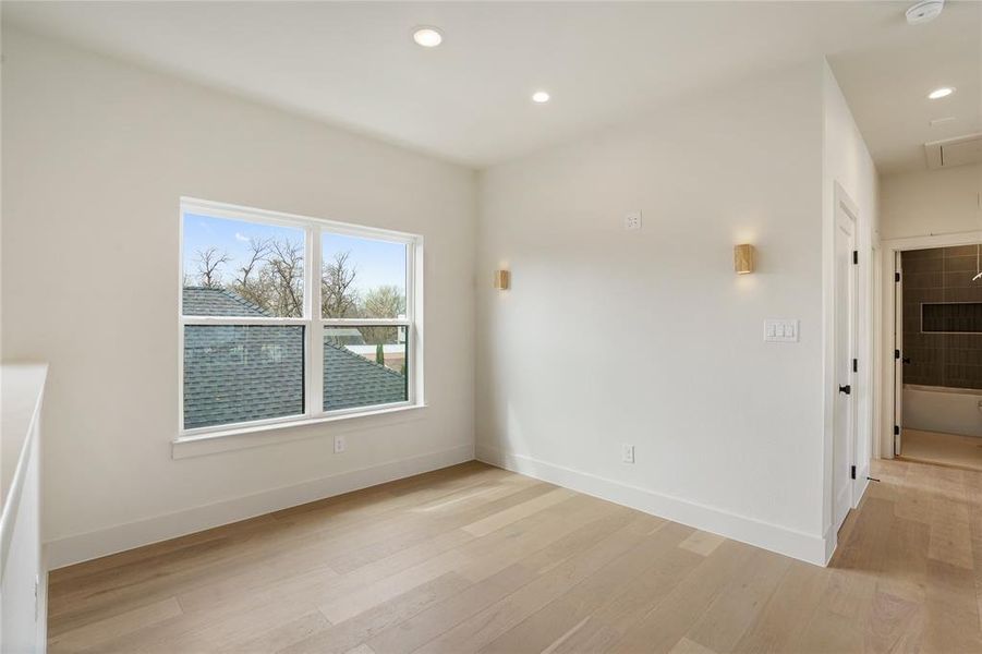 Spacious, unfurnished interior of a new home in , Dallas (Image 33).